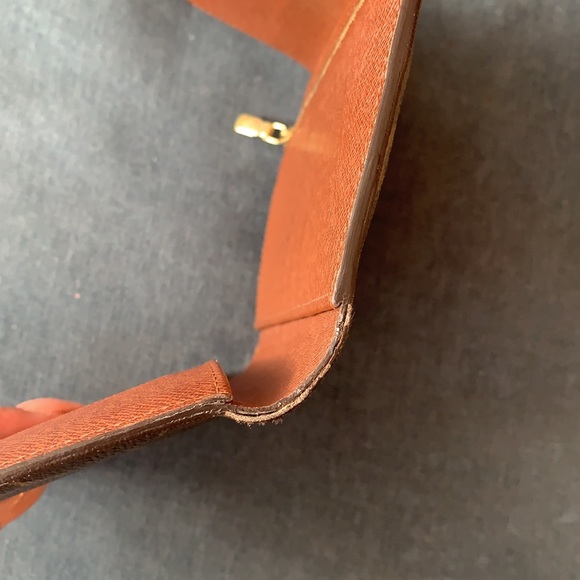 Louis Vuitton : Pochette Passport - Picture 13 of 17